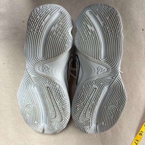 Nike Giannis Immortality 4 Basketball Shoes. Size 8.5. White. - Picture 5 of 6